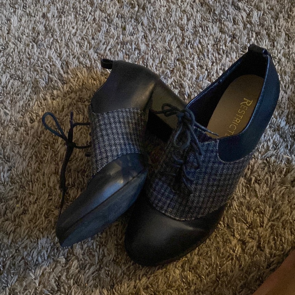 Restricted Heels size 8